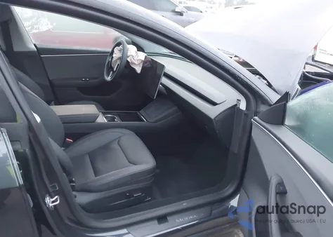 2025 Tesla Model 3 Long Range Rear-Wheel Drive z USA, uszkodzony, nr VIN 5YJ3E1EA6SF933847